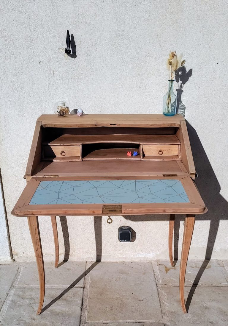 photo de secrétaire en hêtre pour restauration de meuble